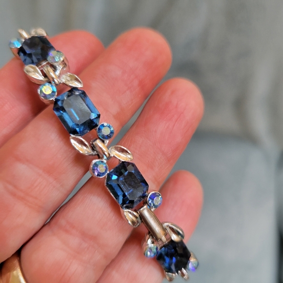 Lisner Bracelet ~ Vintage Faux Sapphire ~ Aurora Borealis ~ Pretty! *See Notes* - Picture 2 of 16